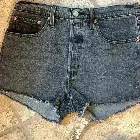 Levi’s 501 Denim Charcoal Shorts - Picture 4 of 6